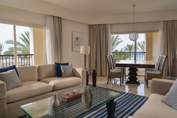 Jaz Crystal, Almaza Bay
