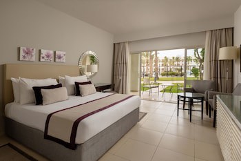 Jaz Crystal, Almaza Bay
