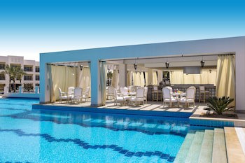 Jaz Crystal, Almaza Bay