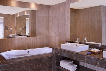 Jaz Crystal, Almaza Bay