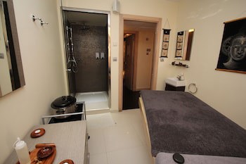 Casablanca Suites & Spa