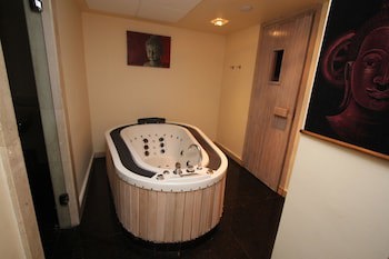 Casablanca Suites & Spa