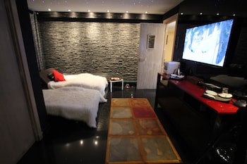 Casablanca Suites & Spa