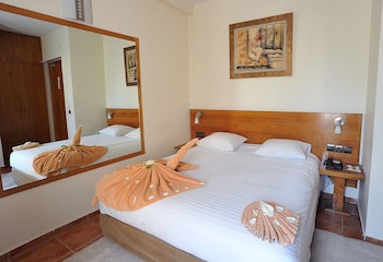 Casablanca Suites & Spa