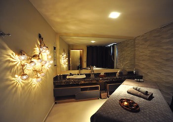 Casablanca Suites & Spa