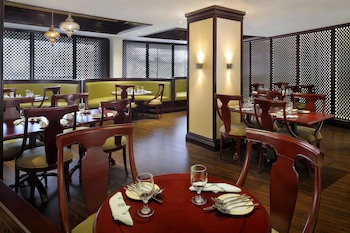 Al Safir Hotel & Tower