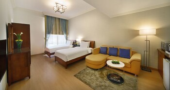 Al Safir Hotel & Tower
