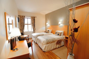 Coach House Hotel