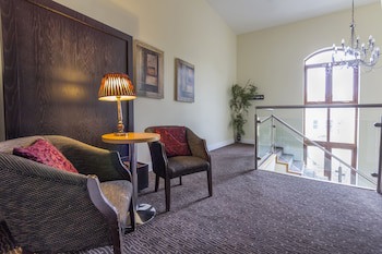 Coach House Hotel