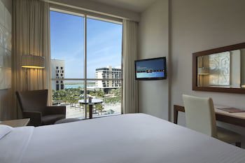 Centro Yas Island
