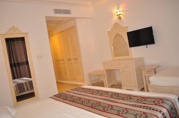 Zodiac Hotel