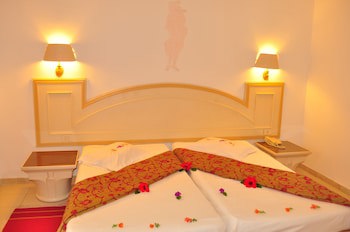 Zodiac Hotel