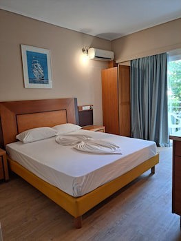 Bristol Hotel & Apartments