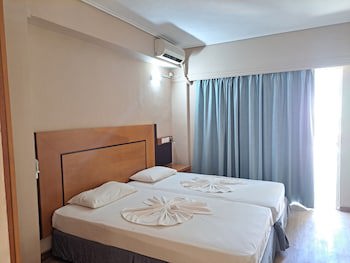 Bristol Hotel & Apartments