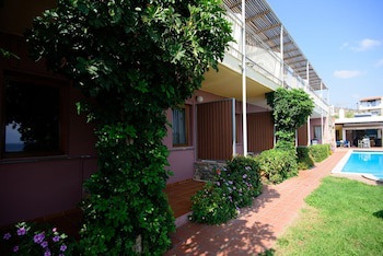 Mirabella Apartments