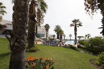 Grand Muthu Oura View Beach Club
