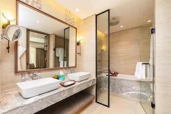 Maradiva Villas Resort & Spa