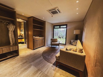 Maradiva Villas Resort & Spa