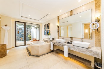 Maradiva Villas Resort & Spa
