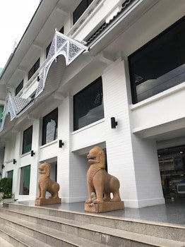 Ayothaya Hotel