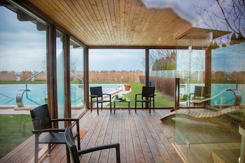 Hotel Golden Lake Resort