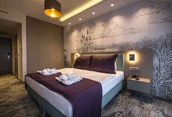 Hotel Golden Lake Resort