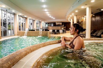 Hotel Golden Lake Resort