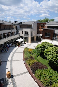 Hotel Golden Lake Resort