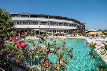 Hotel Golden Lake Resort