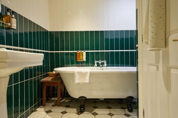 Royal Castle Hotel