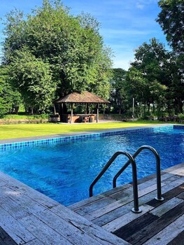 Riverhouse Resort