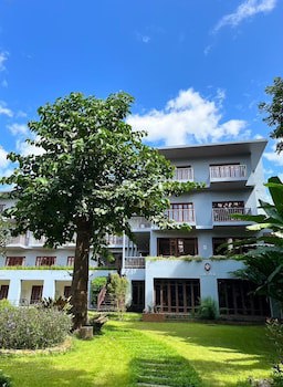 Riverhouse Resort