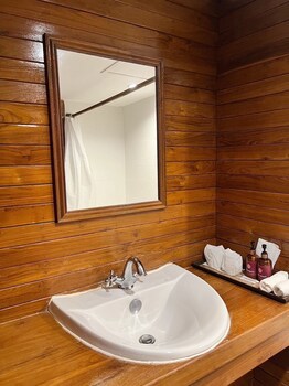 Riverhouse Resort