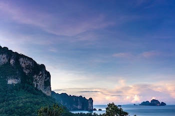 Avani Ao Nang Cliff Krabi Resort
