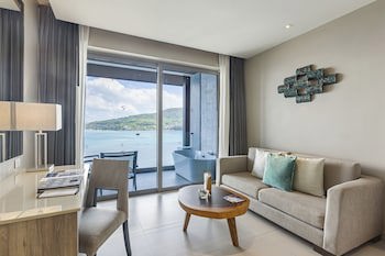 Cape Sienna Gourmet Hotel & Villas