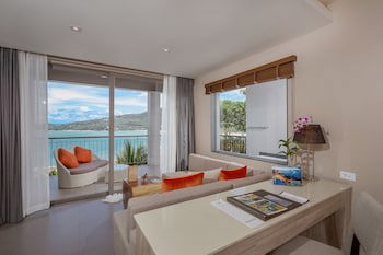 Cape Sienna Gourmet Hotel & Villas