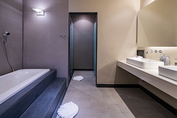 Cape Sienna Gourmet Hotel & Villas