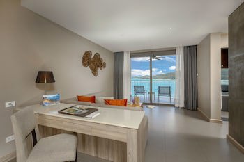 Cape Sienna Gourmet Hotel & Villas
