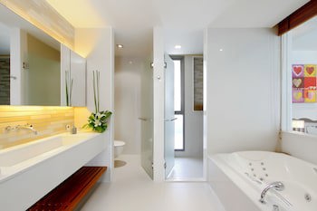 Cape Sienna Gourmet Hotel & Villas