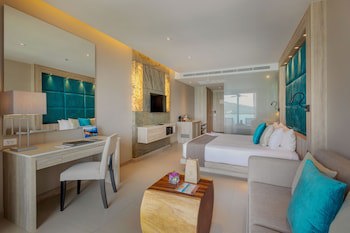 Cape Sienna Gourmet Hotel & Villas