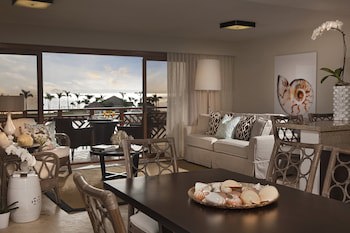 Hotel Bannister By Mint