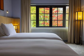 Kyukaruizawa Kikyo, Curio Collection By Hilton