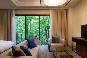 Kyukaruizawa Kikyo, Curio Collection By Hilton
