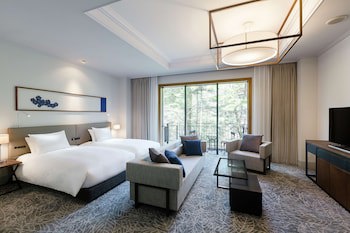 Kyukaruizawa Kikyo, Curio Collection By Hilton