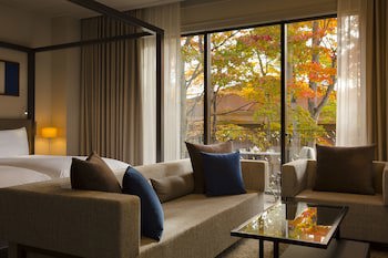 Kyukaruizawa Kikyo, Curio Collection By Hilton
