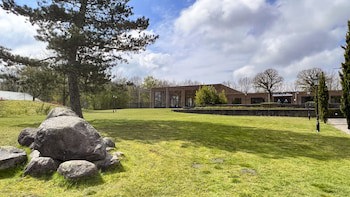 Fletcher Familiehotel De Hunzebergen