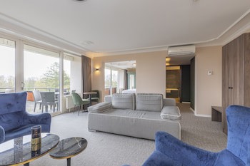 Fletcher Familiehotel De Hunzebergen