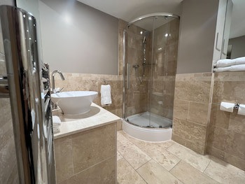 Doubletree By Hilton Milton Keynes