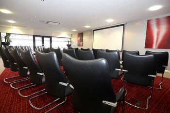 Doubletree By Hilton Milton Keynes