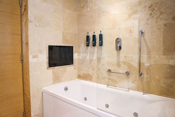 Doubletree By Hilton Milton Keynes